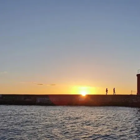 Free Parking Space, 2 Bed Room, Short Walk To Brosundet Appartamento Ålesund