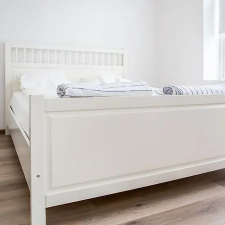 Free Parking Space, 2 Bed Room, Short Walk To Brosundet Appartamento *