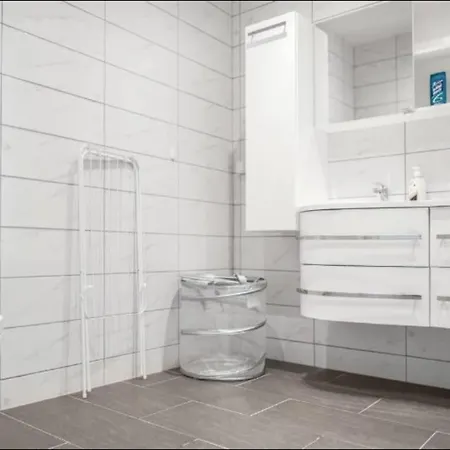 Free Parking Space, 2 Bed Room, Short Walk To Brosundet Apartment