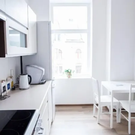 Free Parking Space, 2 Bed Room, Short Walk To Brosundet Apartment *