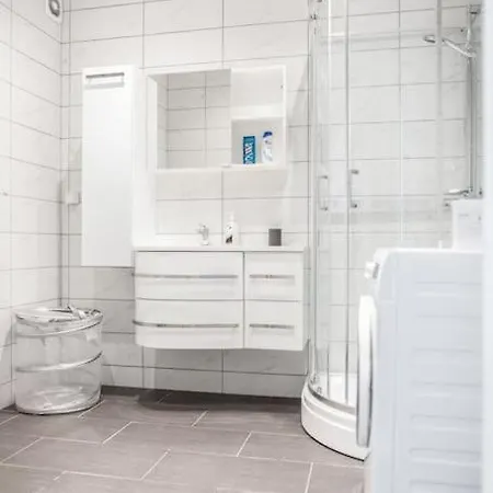 Free Parking Space, 2 Bed Room, Short Walk To Brosundet Apartment