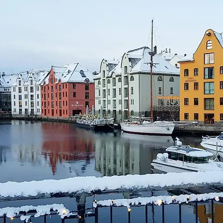 Apartment Free Parking Space, 2 Bed Room, Short Walk To Brosundet Alesund