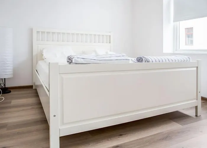 Free Parking Space, 2 Bed Room, Short Walk To Brosundet דירה *