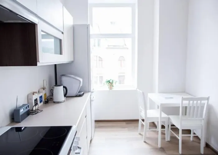 Free Parking Space, 2 Bed Room, Short Walk To Brosundet דירה *