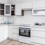 Free Parking Space, 2 Bed Room, Short Walk To Brosundet *
